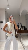 Ekru Ön Düğmeli Fırfırlı Triko Yelek