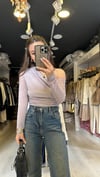 Gri Drapeli Düşük Omuzlu Tül Bluz