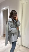 Gri Düğmeli Atkılı Oversize Kazak 