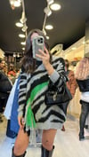 Gri Neon Yeşil Zebra Desenli Püsküllü Kazak