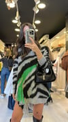 Gri Neon Yeşil Zebra Desenli Püsküllü Kazak