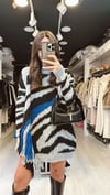 Gri Saks Mavi Zebra Desenli Püsküllü Kazak