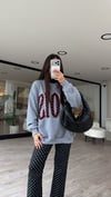 Gri Yazı Detaylı Puantiyeli Sweatshirt