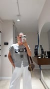 Gri Yazı Detaylı Sıfır Kol Sweat