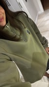 Haki Yarım Fermuarlı Ayıcık İşlemeli Sweat 