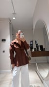 Kahve Gizli Düğmeli Pileli Gömlek