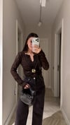 Kahve Gold Aksesuar Detaylı Dantelli Bluz