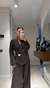 Kahve Gül Broş Detaylı Pantolon Takım