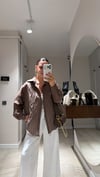Kahve İnce Çizgili Düğmeli Gömlek