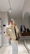 Krem Balıkçı Yaka Asimetrik Triko Kazak 