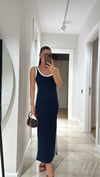 Lacivert Beyaz Biyeli Marka Model Yırtmaçlı Midi Boy Elbise
