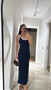 Lacivert Beyaz Biyeli Marka Model Yırtmaçlı Midi Boy Elbise