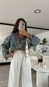 Mavi Eskitmeli Yırtık Detaylı Crop Jean Ceket