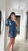 Mavi Nakış Detaylı Kuşaklı Denim Elbise