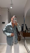 Mavi Taş Detaylı Çift Cepli Denim Gömlek