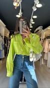 Neon Yeşil Vatkalı Bel Büzgülü Crop Gömlek 