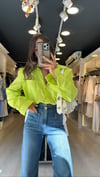Neon Yeşil Vatkalı Bel Büzgülü Crop Gömlek 