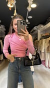 Pembe Drapeli Düşük Omuzlu Tül Bluz