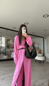 Pembe Ön Düğmeli Yan Yırtmaçlı Triko Elbise