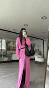 Pembe Ön Düğmeli Yan Yırtmaçlı Triko Elbise