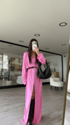 Pembe Ön Düğmeli Yan Yırtmaçlı Triko Elbise