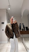 Siyah Bej Leopar Desenli Sakallı Hırka