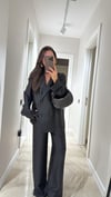 Siyah Bel Lastikli Parlak Kumaş Pantolon