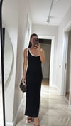Siyah Beyaz Biyeli Marka Model Yırtmaçlı Midi Boy Elbise