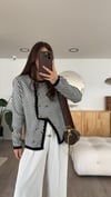 Siyah Beyaz Yan Çizgili Düğmeli Marka Model Hırka 