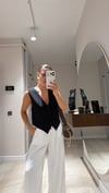 Siyah Çapraz Sırt Detaylı Yelek
