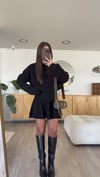Siyah Dik Yaka Etekli Triko Takım 