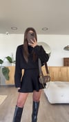 Siyah Dik Yaka Etekli Triko Takım 
