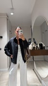 Siyah İnce Çizgili Düğmeli Gömlek