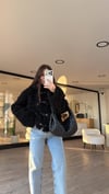 Siyah Kanca Detaylı Peluş Mont