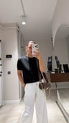 Siyah Kendinden Desenli Ajurlu Kısa Kol Bluz