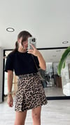 Siyah Leoparlı Kemer Detaylı Şort Etek
