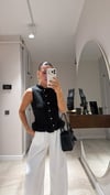 Siyah Ön Düğmeli Fırfırlı Triko Yelek