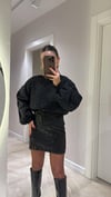 Siyah Taş Detaylı Crop Sweat