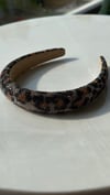 Siyah Taşlı Leopar Desenli Taç