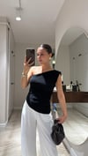 Siyah Tek Omuz Asimetrik Bluz 