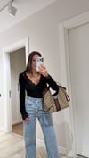 Siyah V Yaka Dantel Detaylı Marka Model Bluz