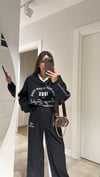 Siyah V Yaka Paraşüt Kumaş Baskılı Sweat