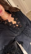 Siyah Yaka Dantelli Gömlek Pantolon Takım