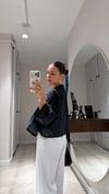 Siyah Yarasa Kol Ön Düğmeli Müslin Kumaş Bluz 