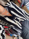 Siyah Zebra Desen Vatkalı Hırka 