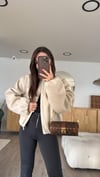 Bej Fermuarlı Cepli Bomber Ceket 
