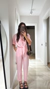 Toz Pembe Bağlama Detaylı Crop Gömlek 