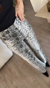 Vizon Ekru Yılan Desenli Marka Model Straight Fit Jean