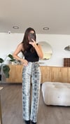 Vizon Ekru Yılan Desenli Marka Model Straight Fit Jean