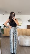 Vizon Ekru Yılan Desenli Marka Model Straight Fit Jean